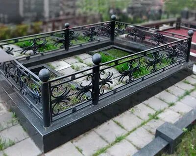 Красивая оградка на кладбище