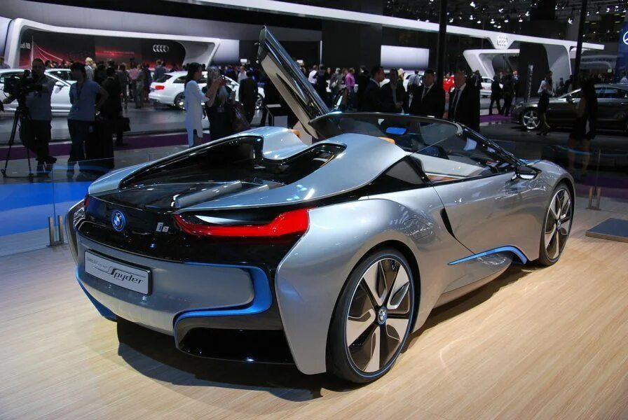 Новая БМВ i8. BMW i8 Key. BMW i8 новейшая версия. BMW i8 самая новая версия.