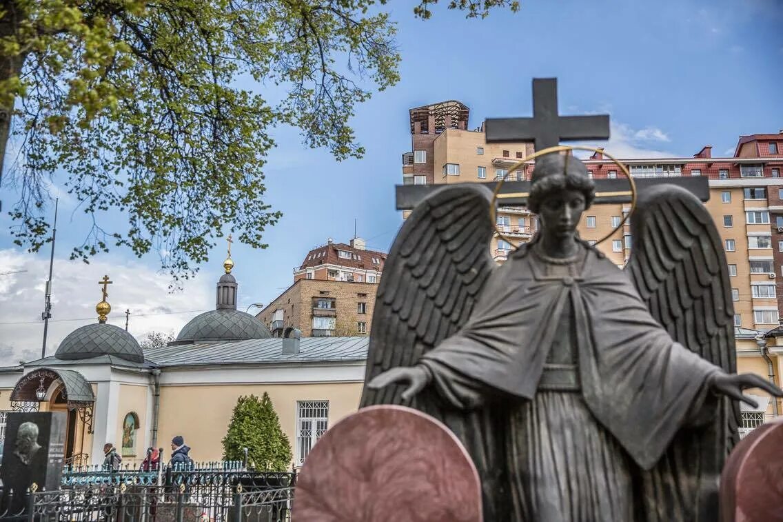 Воскресенский храм Ваганьково. Церковь Воскресения Словущего на Ваганьковском кладбище. Воскресения Словущего Ваганьково. Воскресения словущего на ваганьковском