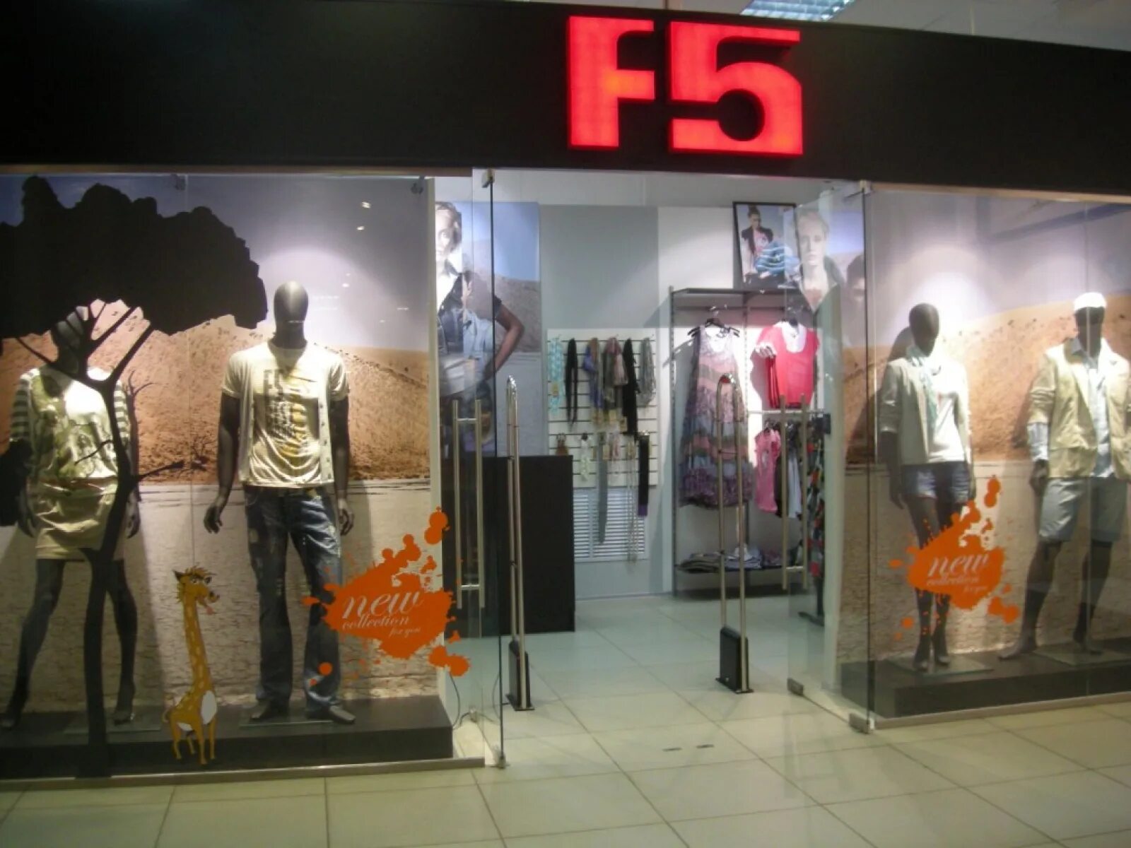 Магазин f5 в москве. Фирма f&f. Женский магазин. D f магазин одежды. D f магазин одежды.