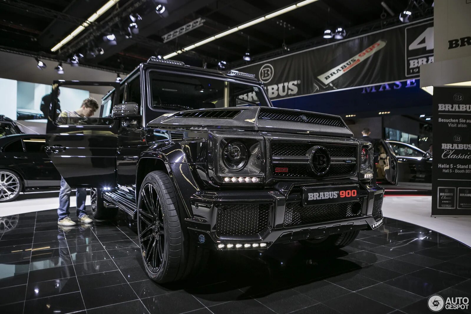 Самой дорогой гелик. Гелендваген Брабус 900. Maybach g900. Брабус рокет 900 Гелендваген. Майбах g900 Гелендваген.