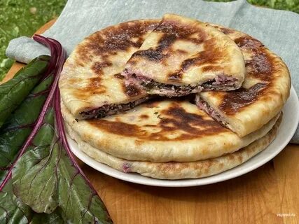 Пирог со свекольной ботвой