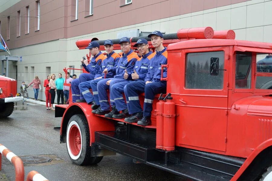 Пожарно спасательный юридический полицейский. Кировский пожарно-спасательный юридический полицейский колледж. Лихачев МЧС Киров стадион Прометей. Кировский пожарно-спасательный юридический полицейский колледж 2022.