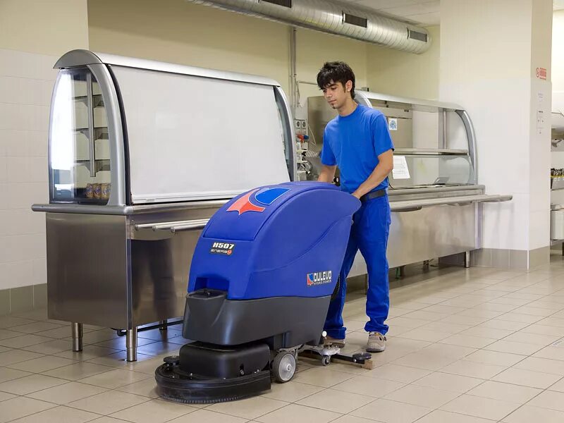 полотер karcher fp 303 385х340х1155. поломоечная машина karcher b 60. керхер мойщик полов. уборщик помещений. Bd 50/70 r bp classic поломоечная машина с сиденьем для оператора karcher.