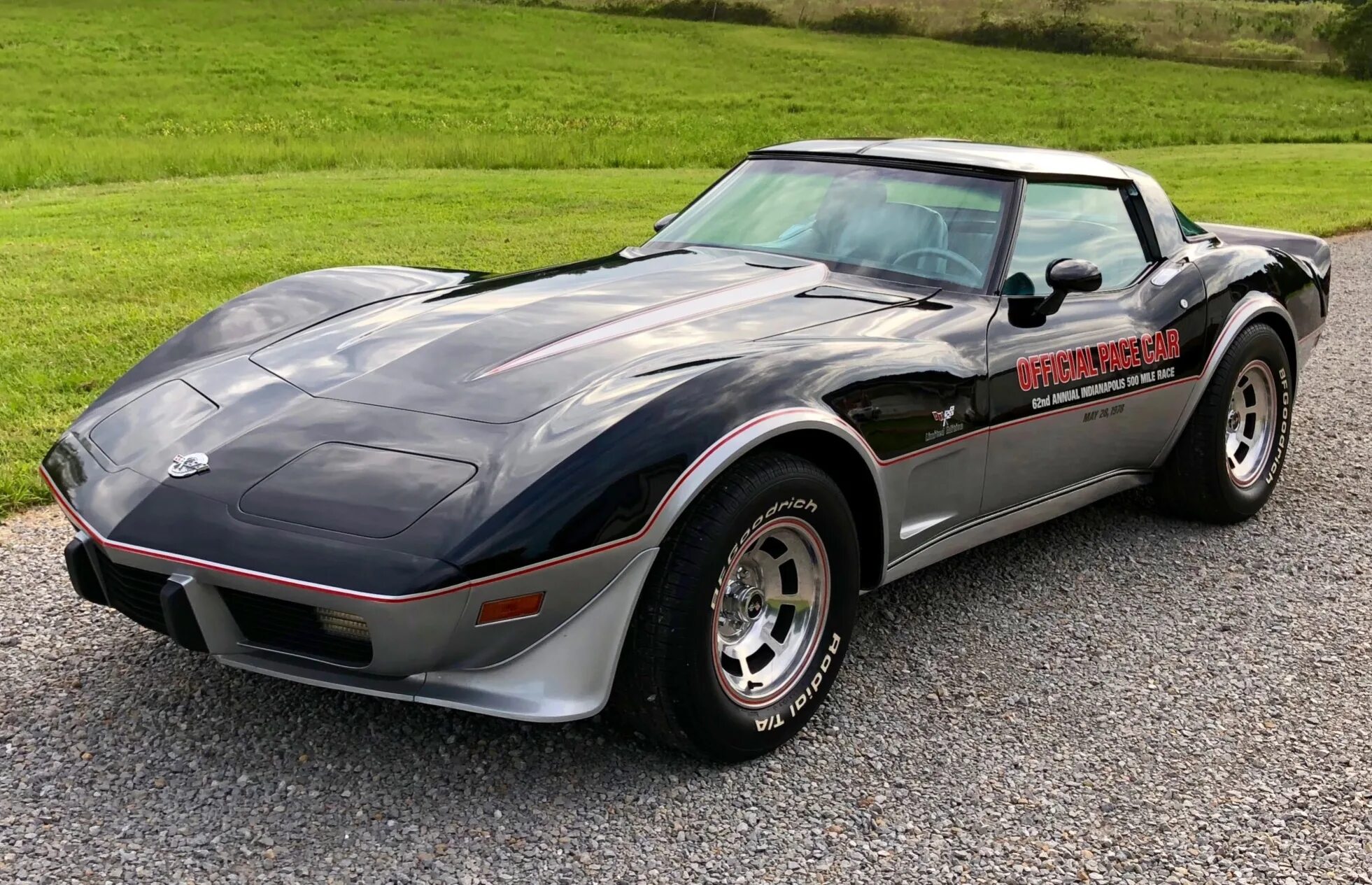 Мод корвет. Chevrolet corvette 5 поколение. chevrolet corvette 1 поколение. chevrolet corvette stingray 1978. шевроле корвет 3 поколения.