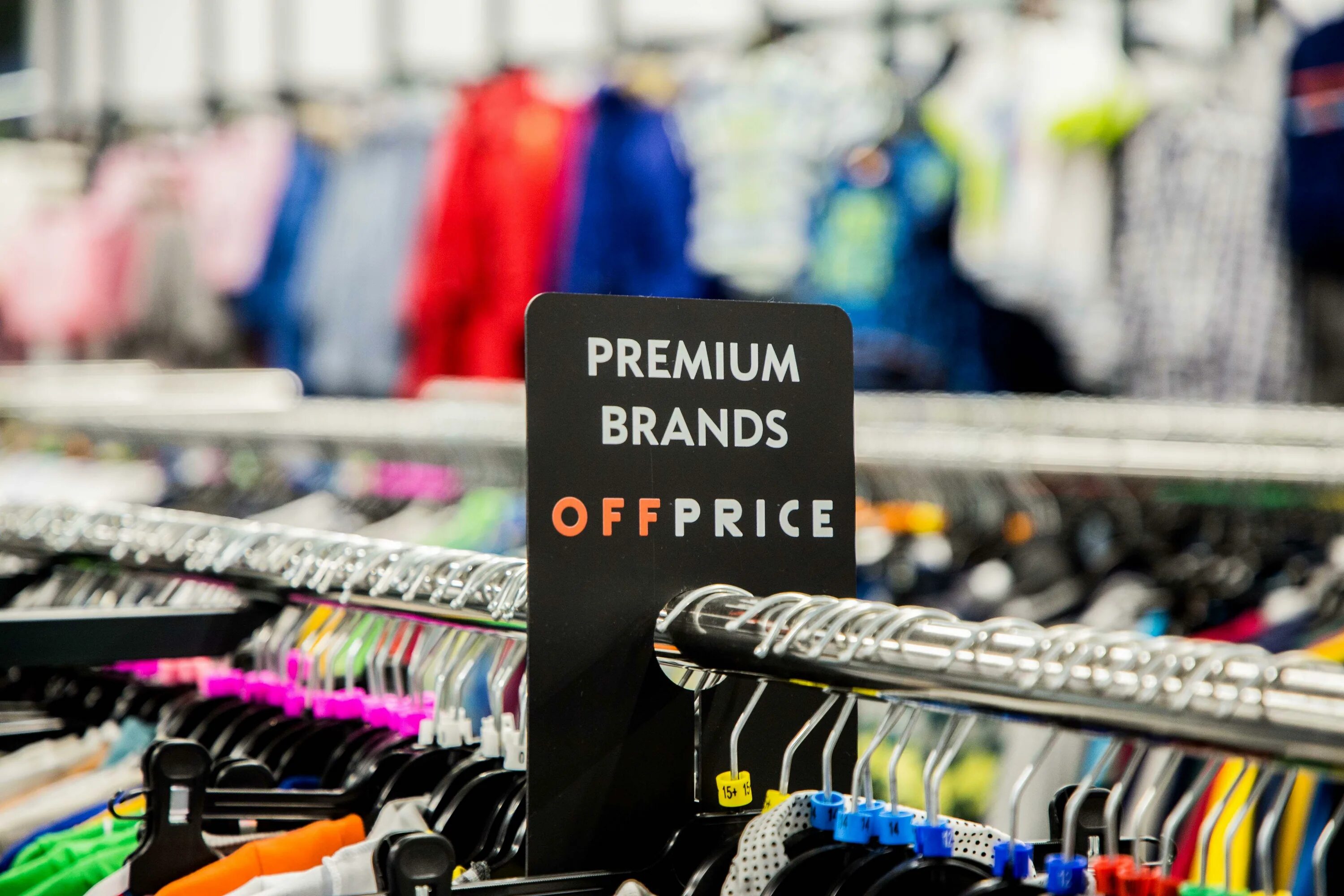 Италия бутики дольче габбана. Аутлет offprice. Магазин премиум брендов. Магазин премиум брендов. Премиум бутик.