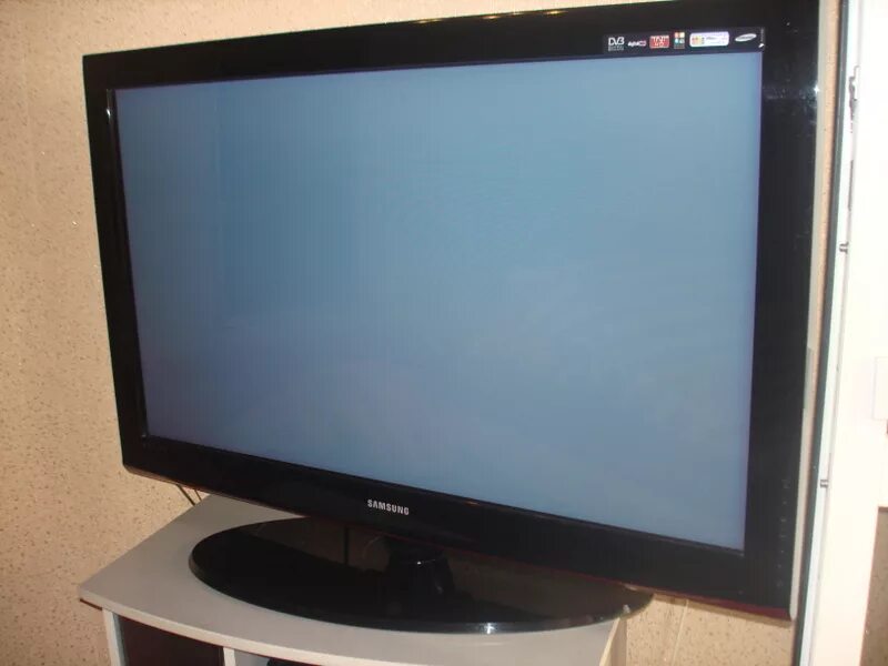Телевизор 82 см. Телевизор Ролсен 42 дюйма. Телевизор Ролсен 54 диагональ. Телевизор General 15 дюймов 2007 года пропадает экран.