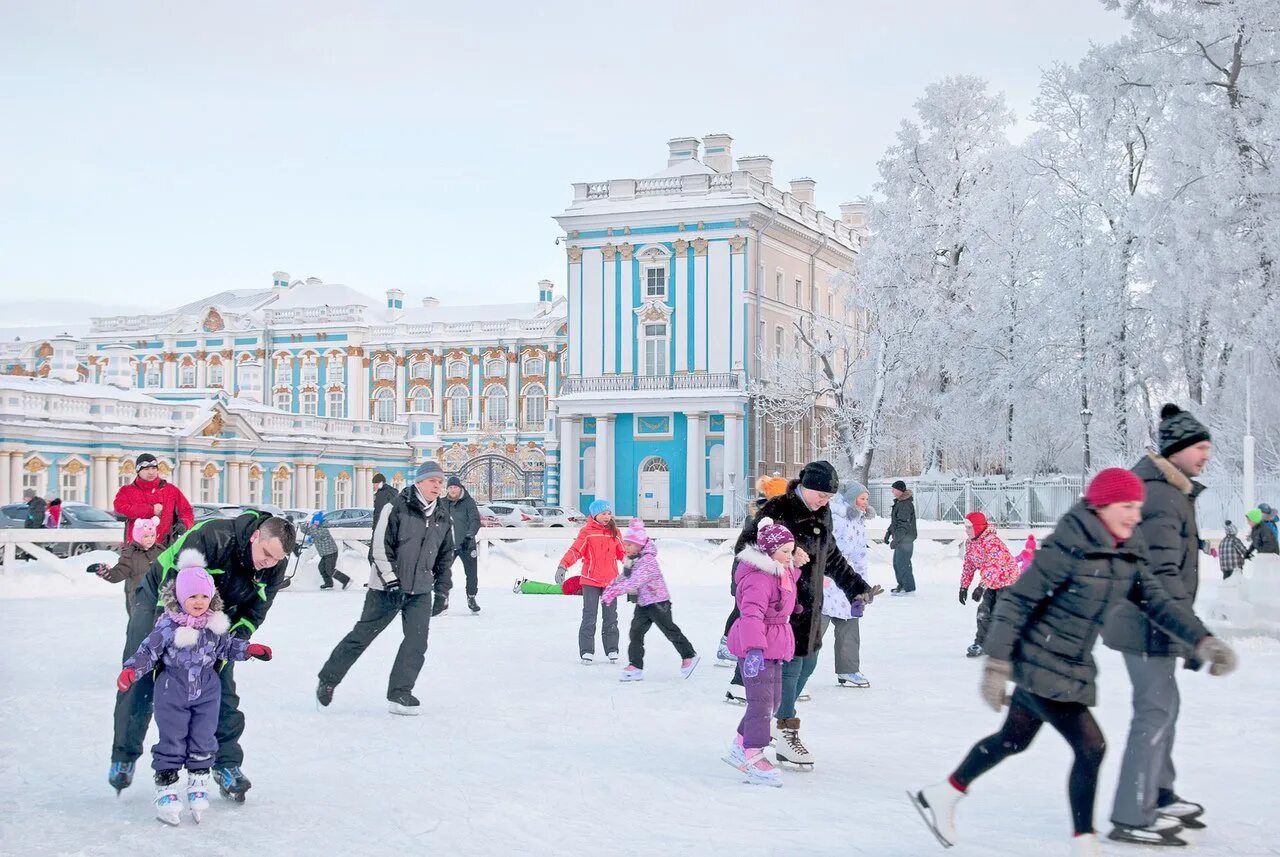 Погулять пушкине. Каток Екатерининский парк Пушкин. Треугольная площадь Пушкин каток. Каток в Пушкине Екатерининский. Каток в Екатерининском парке Пушкин.