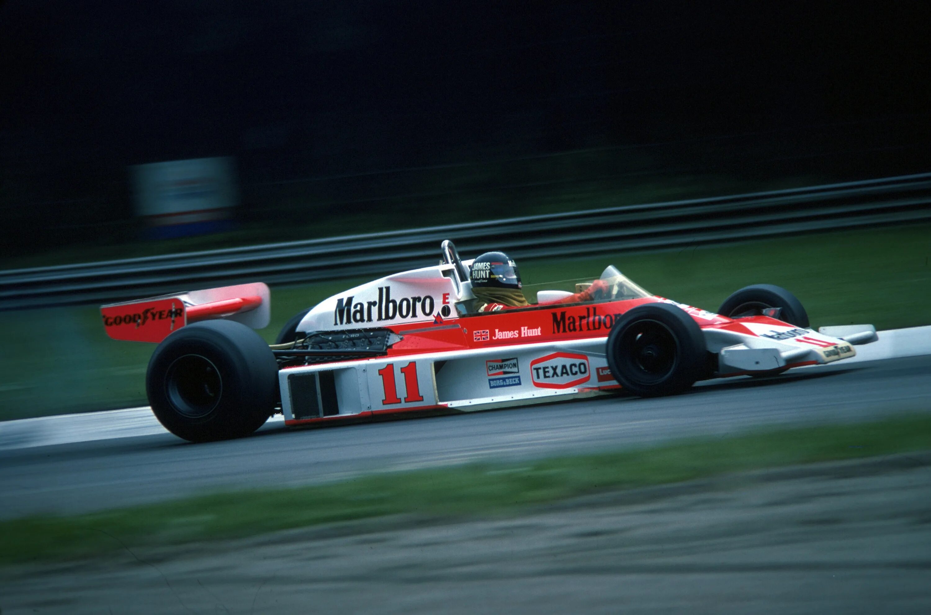 Про формулу 1. F1 Макларен 1976 Джеймса ханта. Феррари ф1 Лауда.