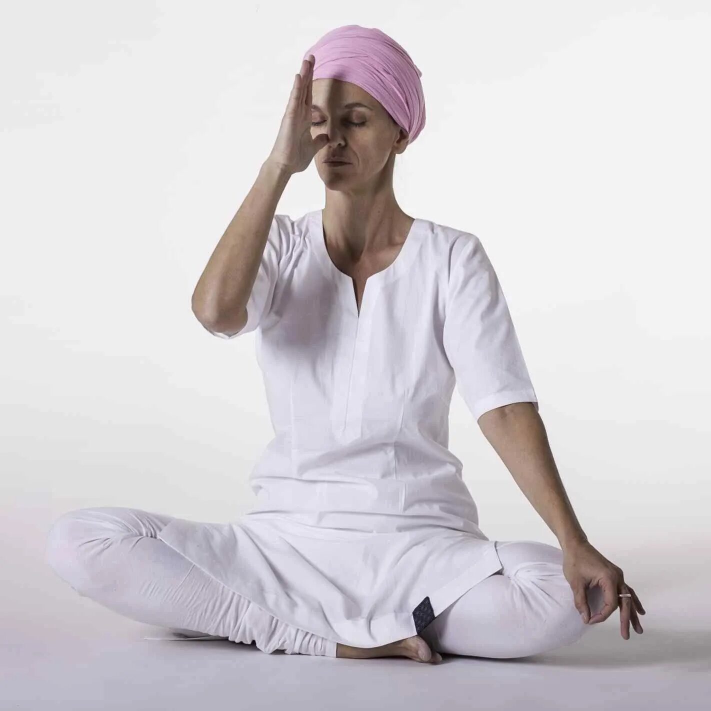 Одежда для еги. Костюм для йоги женский. Костюм для занятий йогой. Jessica biel 2022. Одежда для йоги.