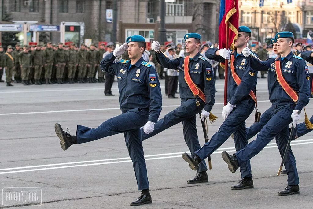 Парад Победы. Парад в Челябинске. Парад 9 мая Челябинск. Парад Победы в Киеве 2010 год. Видео парад 9