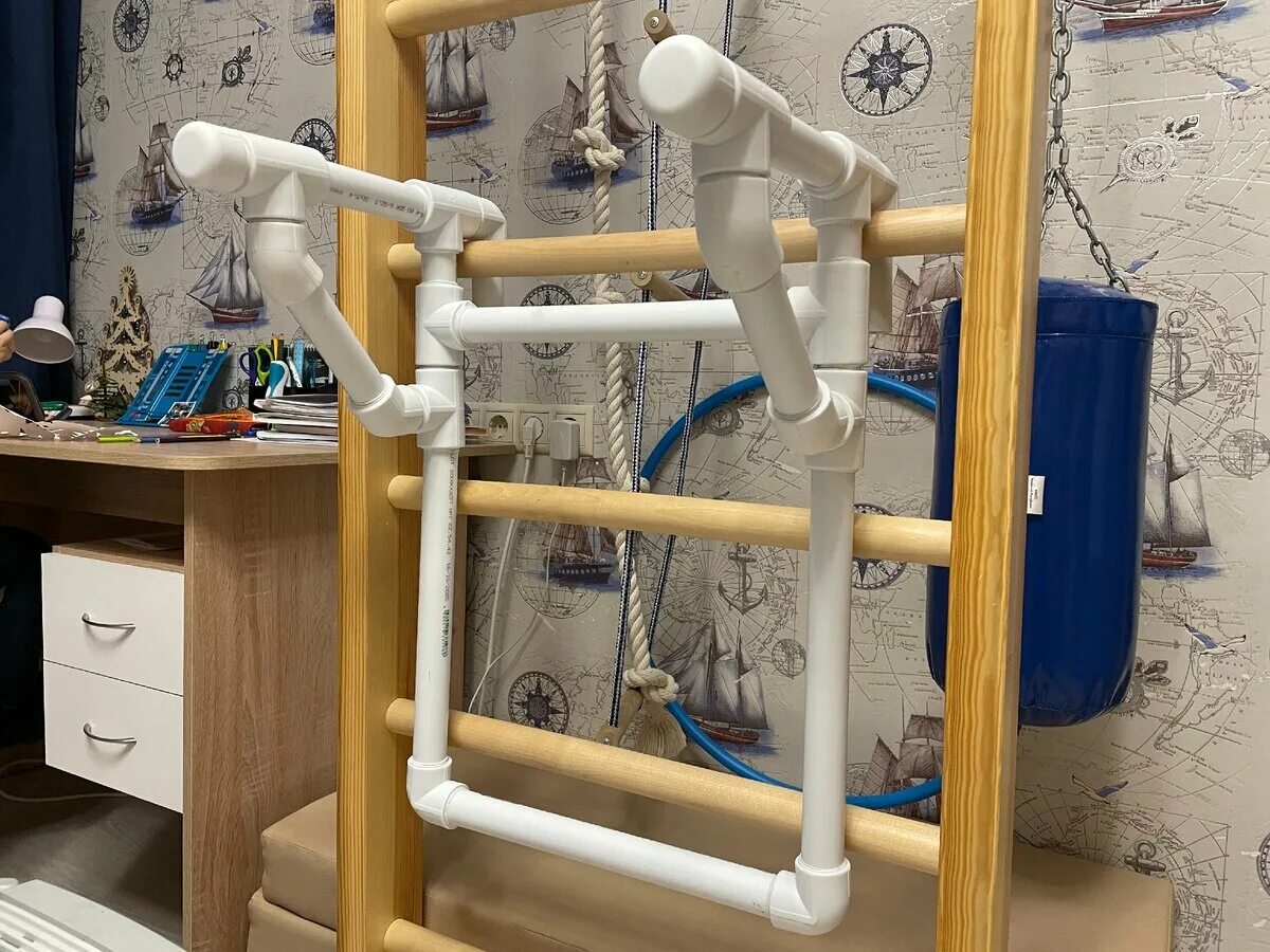 Детские из полипропилена. Турник из пропиленовых труб. Детские из полипропилена. Игровой манеж из пвх труб. Детские из полипропилена.