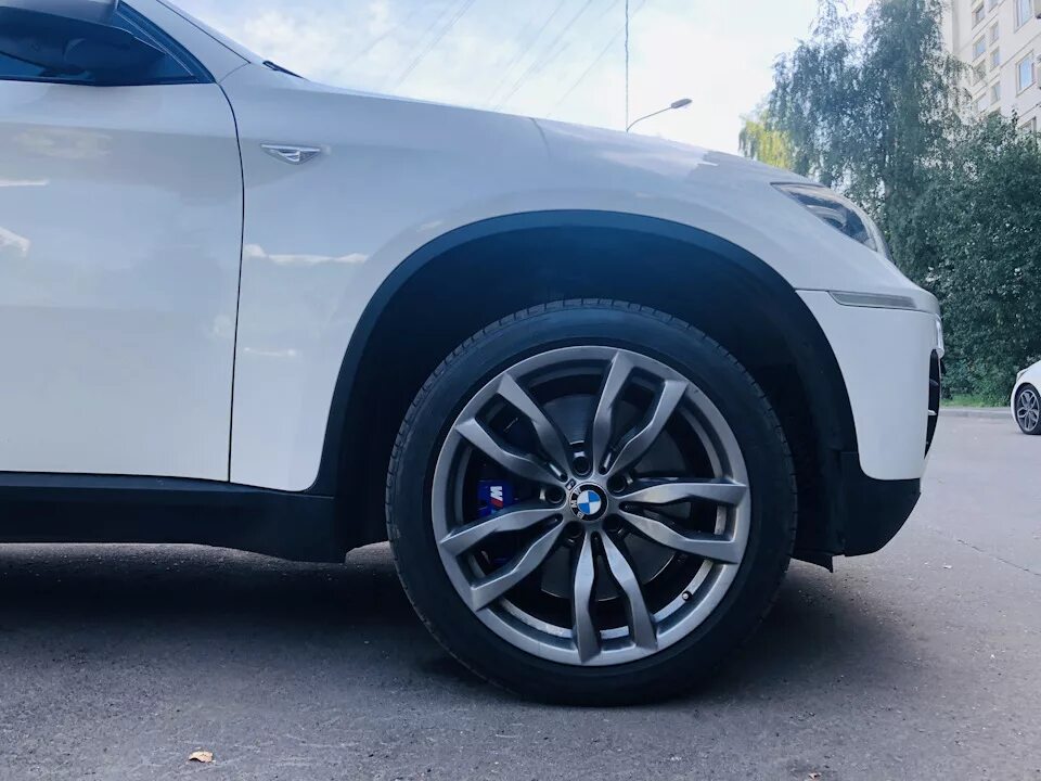 Колесо x6. Диски БМВ x6 r20. Диски r20 BMW x6. Диски БМВ x6 r19. Диски BMW x5/x6 469m стиль r20 Gloss Black.