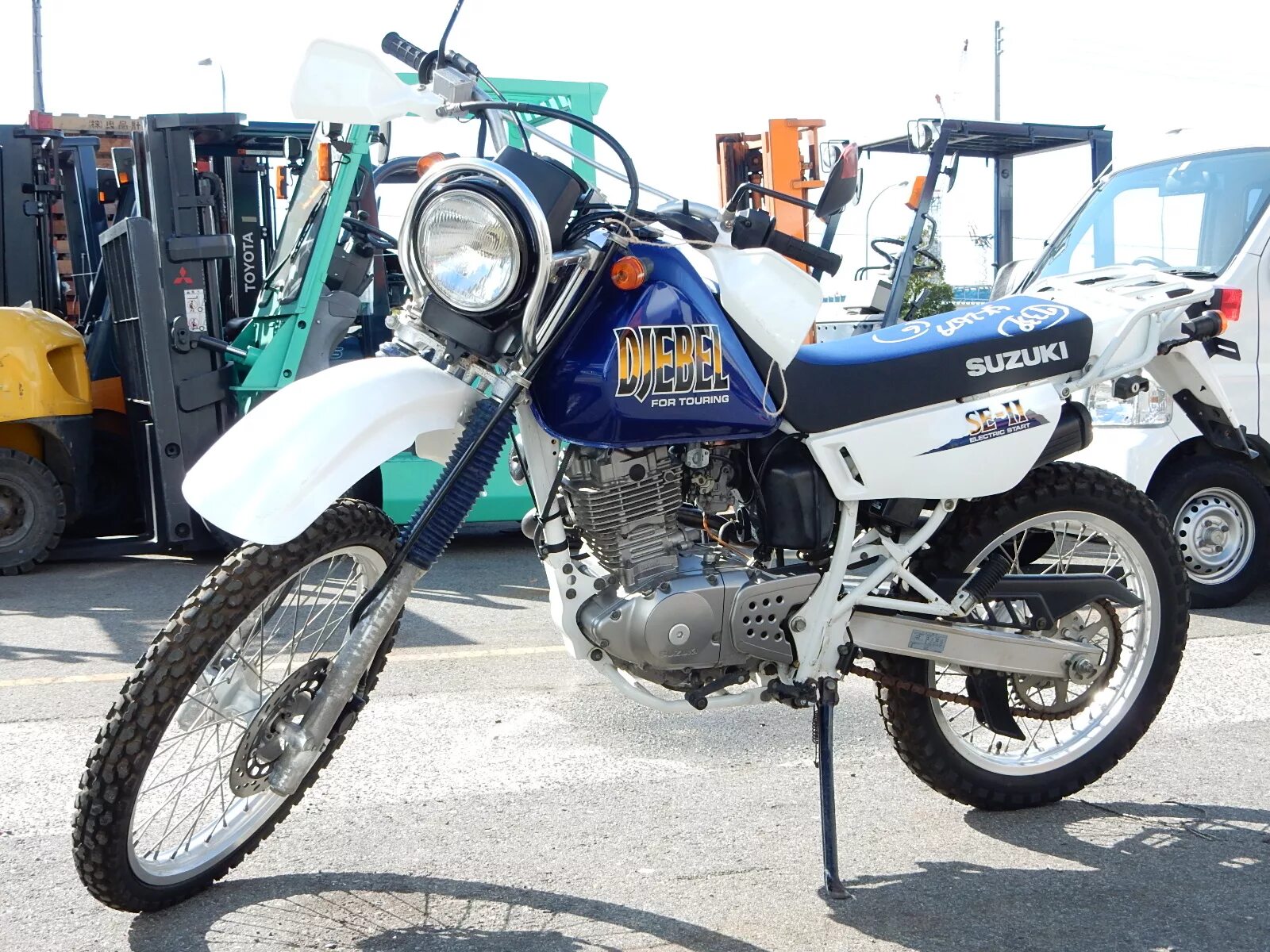 Сузуки джебель купить. Сузуки Джебел 200. Мотоцикл Suzuki Djebel 200. Suzuki Djebel 250. Ямаха Джебель 200.