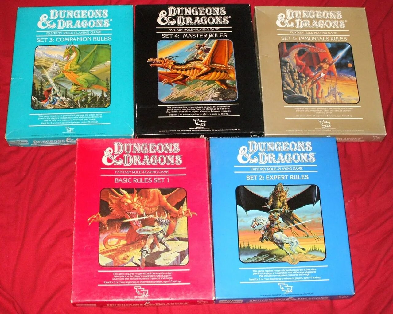 Dungeon and Dragons история. Dungeons Dragons комплект. Dungeons and Dragons 1 издание. Dungeons and Dragons 4 редакция. Dungeons dragons правила