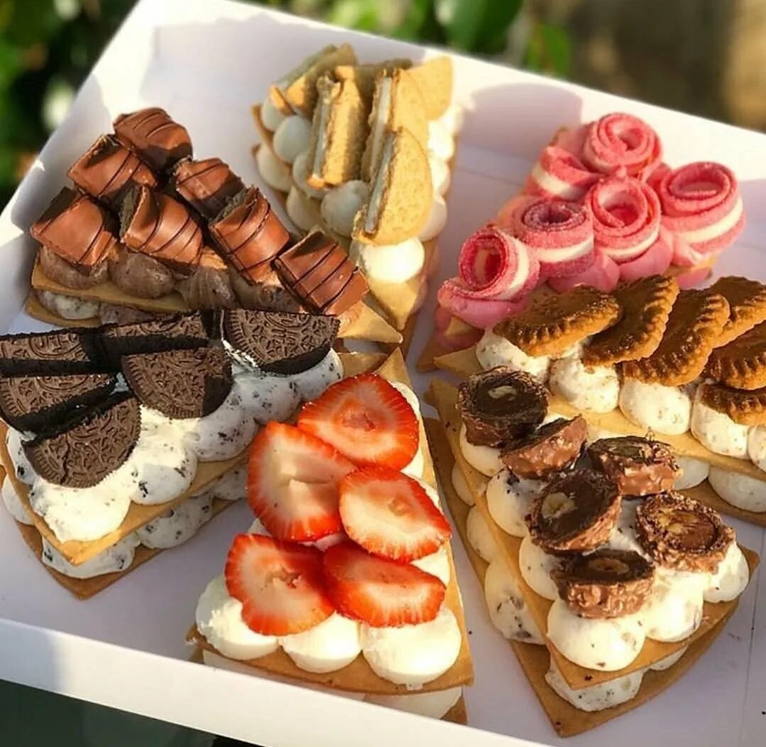 Есть что нибудь сладкое. Вкусняшки. пирожное сладкоежка. пирожные для фуршета. закуски в кофейне.