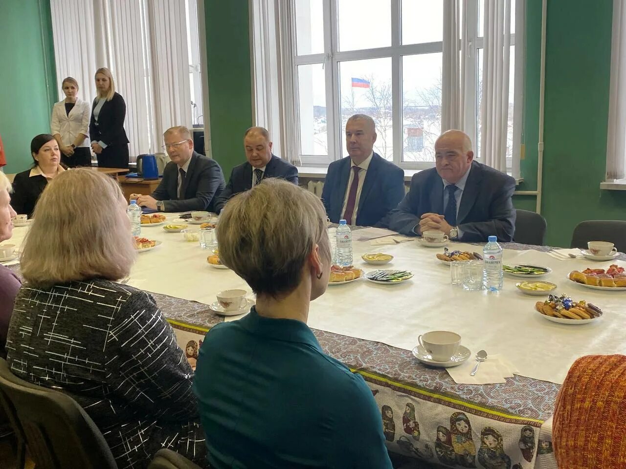 Участники сво кострома. Встреча с родственниками. Встреча СМИ Кострома. Губернатор Костромской области. Губернатор встретился с семьей.