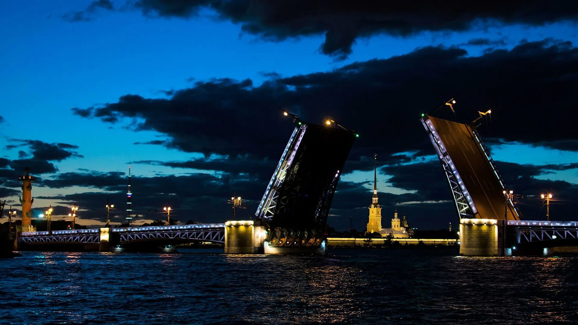 Дворцовый разводной мост в Санкт-Петербурге. 1. Дворцовый мост в Санкт-Петербурге. Дворцовый мост в Берлине.