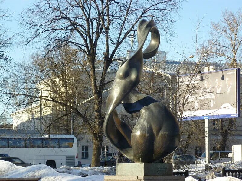 Памятник скульптура «лента Мёбиуса» Москва. Памятник листу Мебиуса в Москве. Лента Мебиуса Фрунзенская. Московский памятник ленте Мёбиуса.