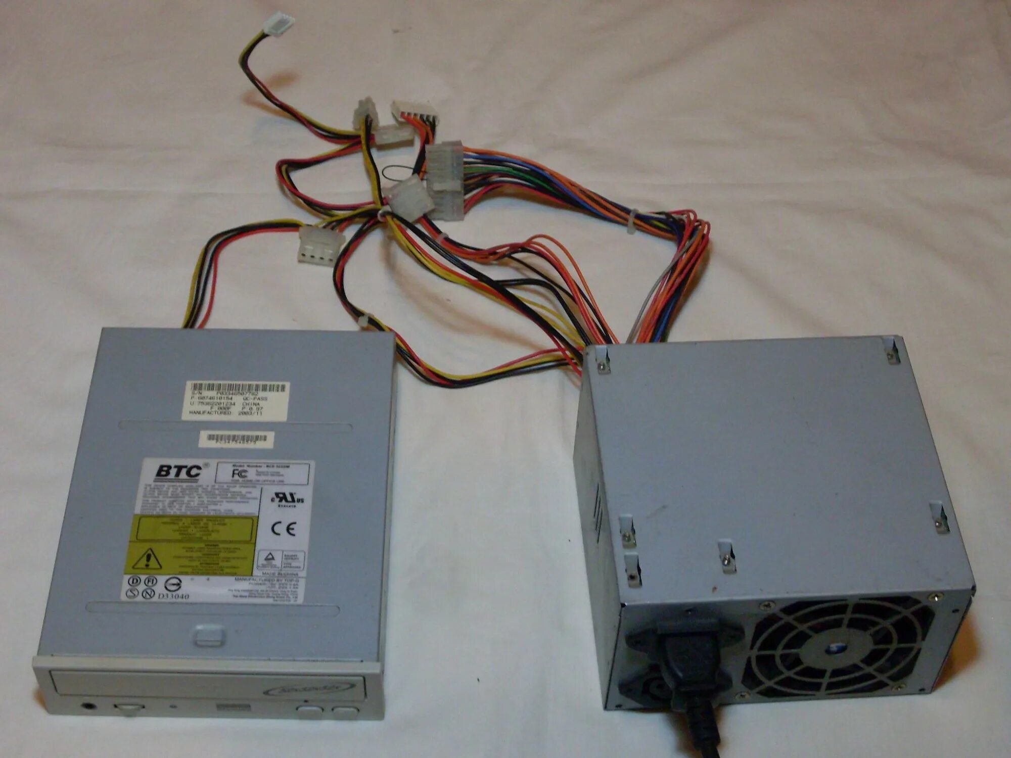 Подключение магнитолы к блоку питания компьютера схема. Кабель питания для монитора самсунг к компьютеру. Внешний жесткий диск к пк 2. Плата блока питания ноутбука. Подключение ноутбука к блоку питания.