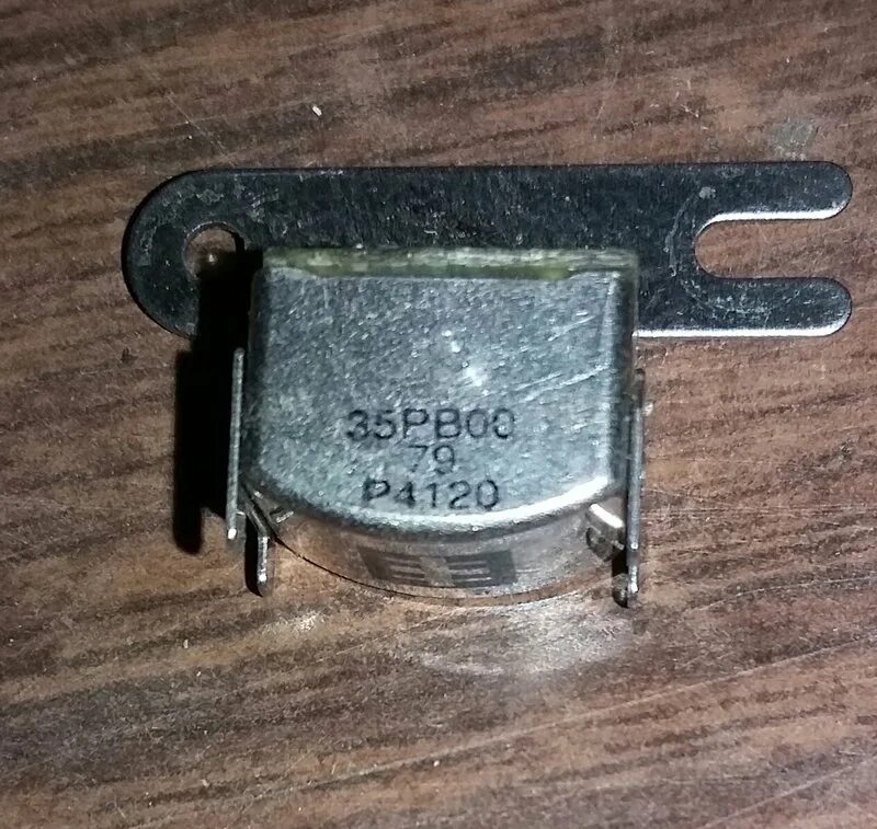 Магнитная головка магнитофона. Магнитная головка для кассетного магнитофона t21 v1 8 e3b. Магнитная головка Sanyo a367. Магнитная головка для кассетного магнитофона домен 1132. Головка реверсная к кассетному магнитофону.
