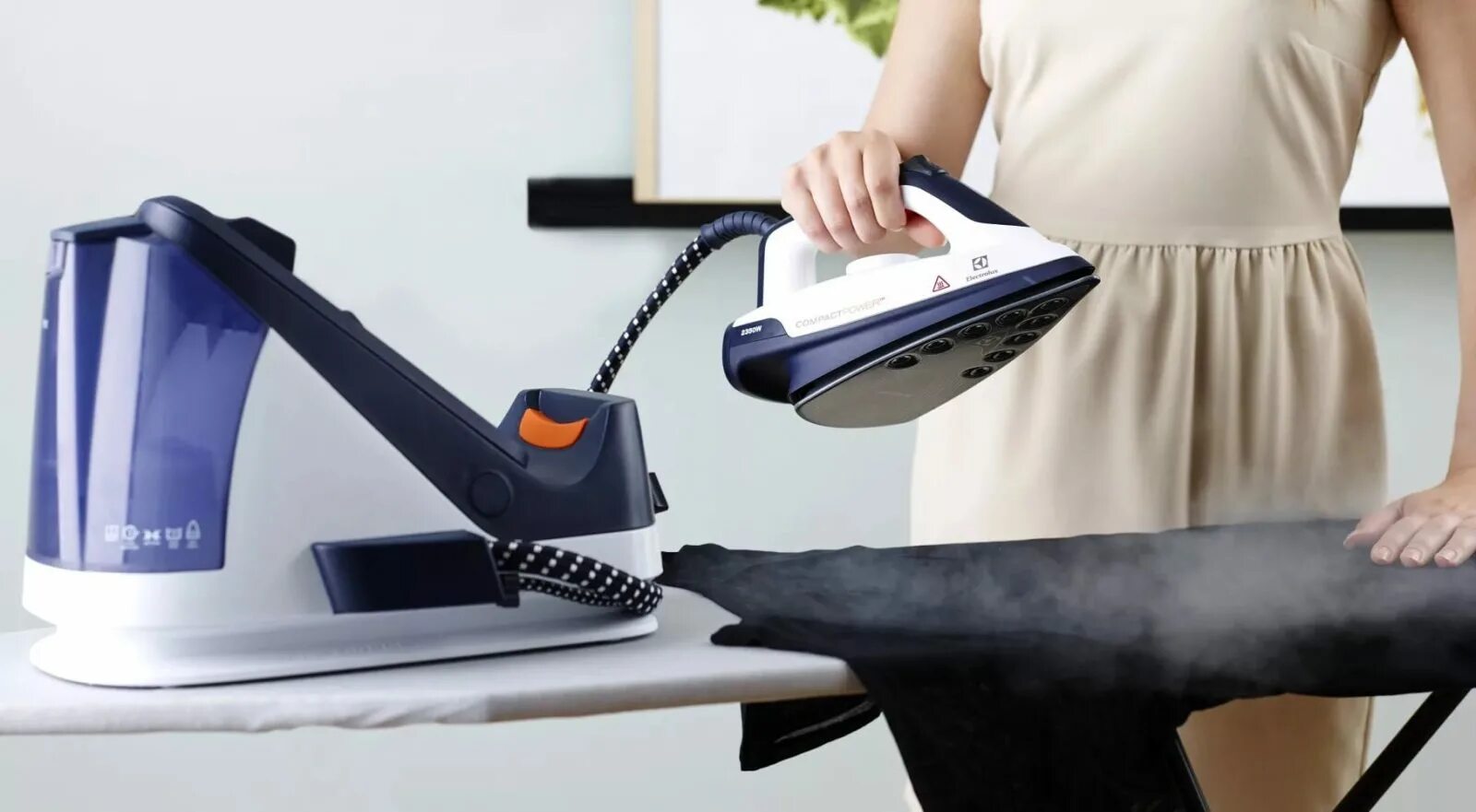 Отпариватель в интерьере. Philips gc8620 8640. Утюг с парогенератором philips gc8635/02. Утюг отпариватель. Парогенератор для глажки одежды.