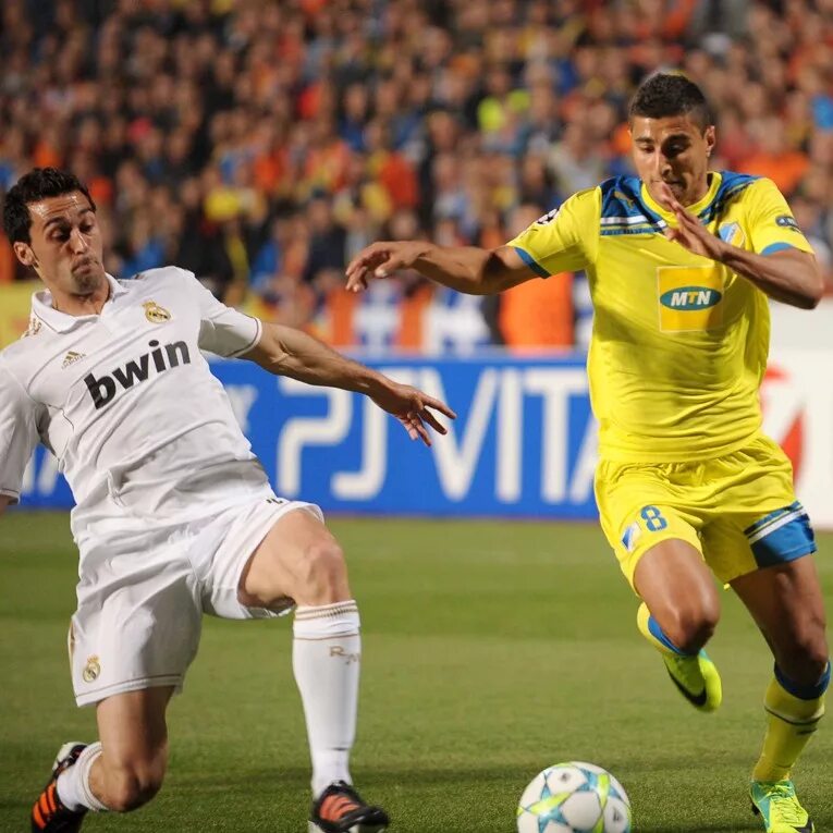 трансфер футболиста. футбольные трансферы.