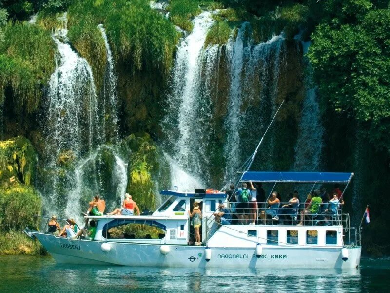 Национальный парк КРКА Хорватия. Хорватия парк КРКА водопады. Krka парк Хорватия. Национальный парк КРКА (Шибеник). Катер водопад