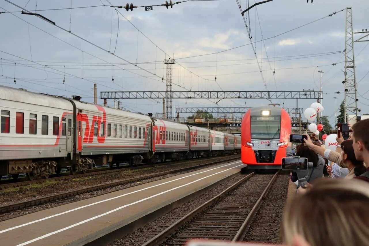 Новый поезд кострома. Поезд Ласточка Кострома Москва. Поезд Ласточка Кострома. Поезд Ласточка Ярославль. Скоростной электропоезд Москва Ярославль.