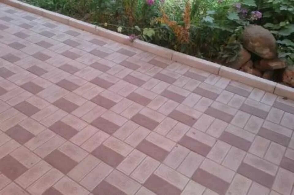 Укладка тротуарной плитки двух цветов. Укладка тротуарной плитки двух цветов. Тротуарная плитка «брусчатка - мостовая». Узоры тротуарной плитки. Укладка тротуарной плитки 200х100.