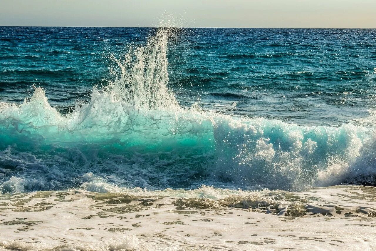 Песня океан волна. Морской Прибой Сочи. Ситжес волны морской Прибой. Морской Бриз Азовское море. Море, волны.