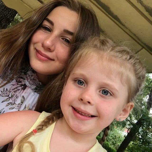 Леди диана 2022. Леди диана инстаграм фото. Семья леди дианы. Сколько лет сестре леди дианы дани. Леди диана влог 2020.