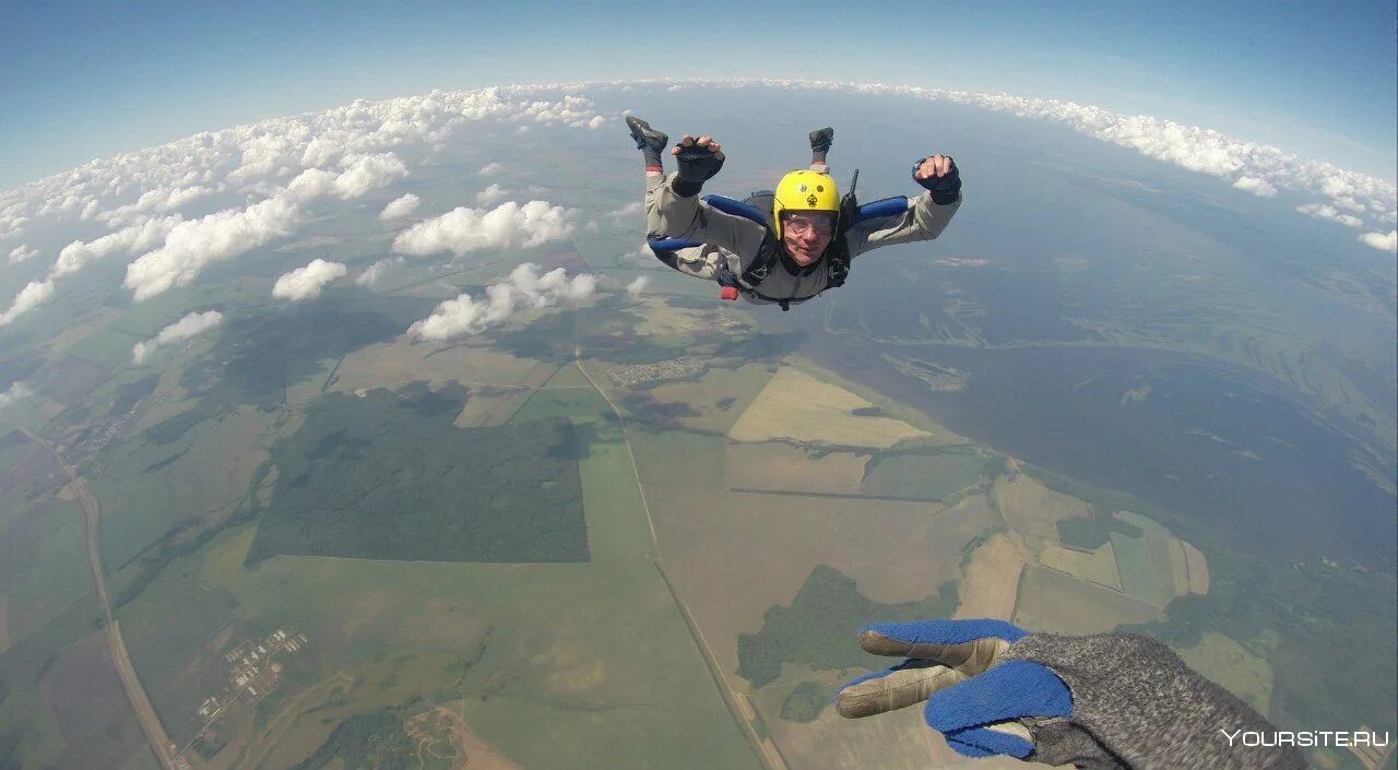 Люк айкинс прыжок без парашюта. 5 км над. 11 км над землей. 30 метров над землей. Вид с высоты 4 км.