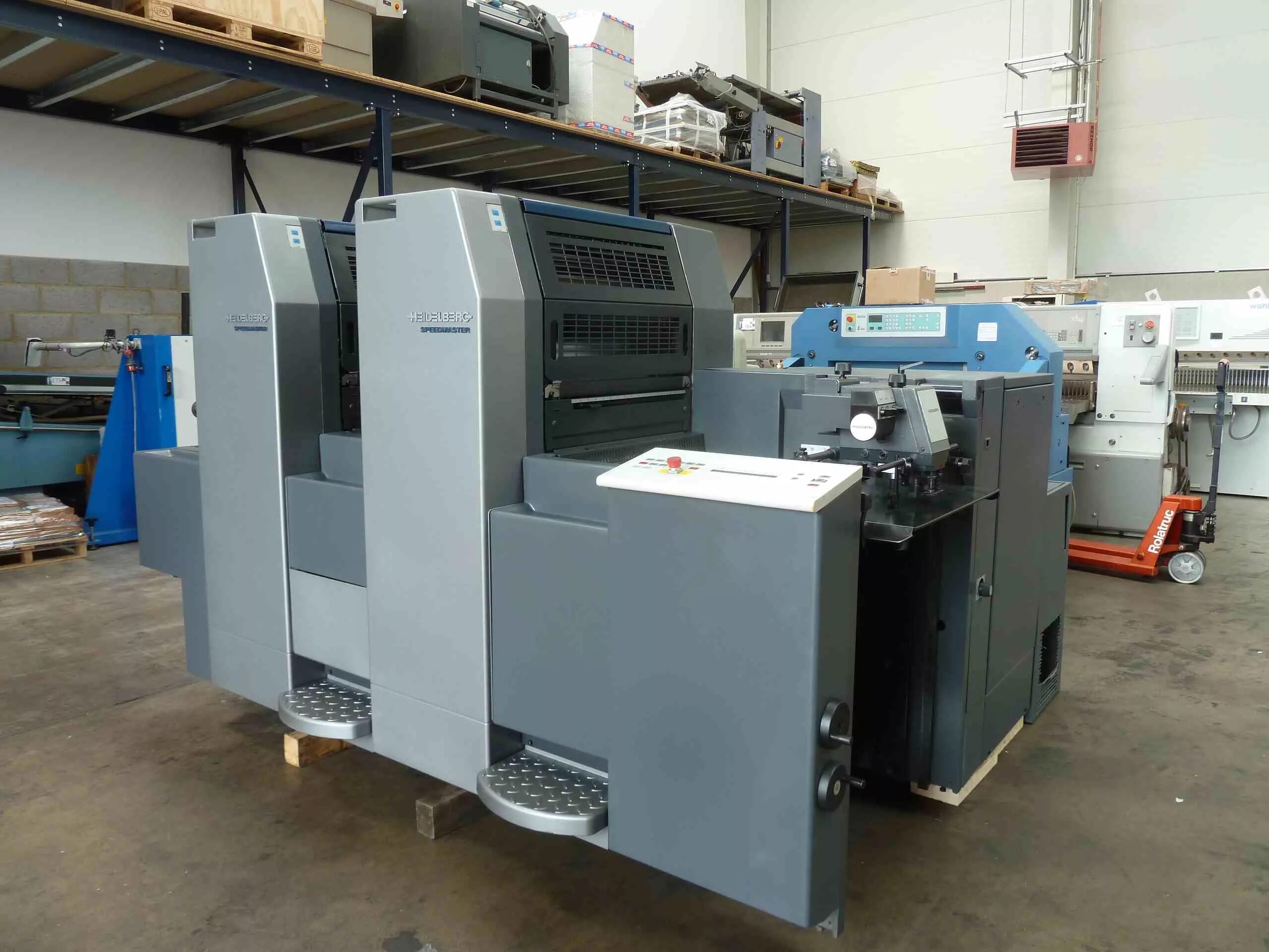 Офсетная машина. Офсетная машина heidelberg. Heidelberg sm 52-4. Виннер типография воронеж. Офсетная машина.