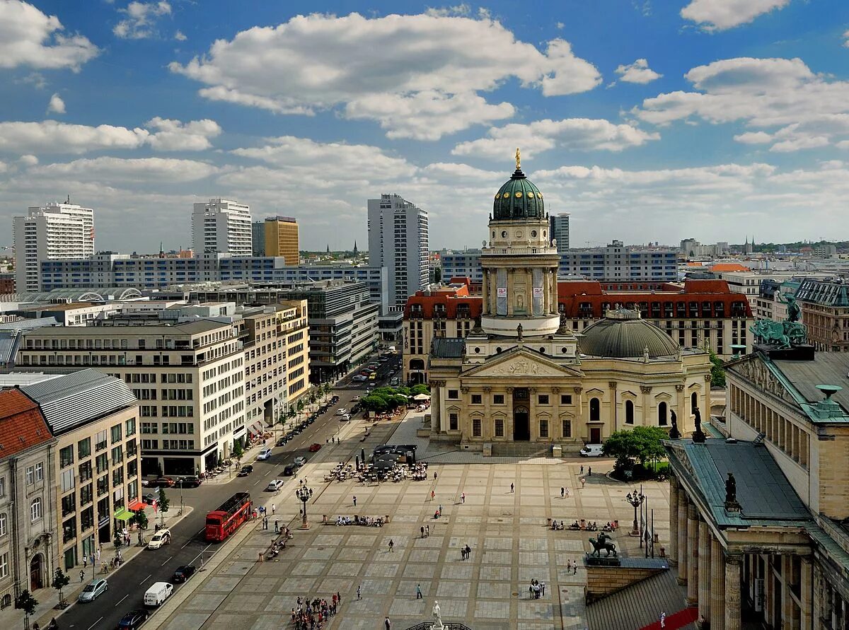Жандармская площадь в берлине. Центральная площадь берлина. Берлин площадь жандарменмаркт. Площадь жандарменмаркт. Жандарменмаркт берлин.