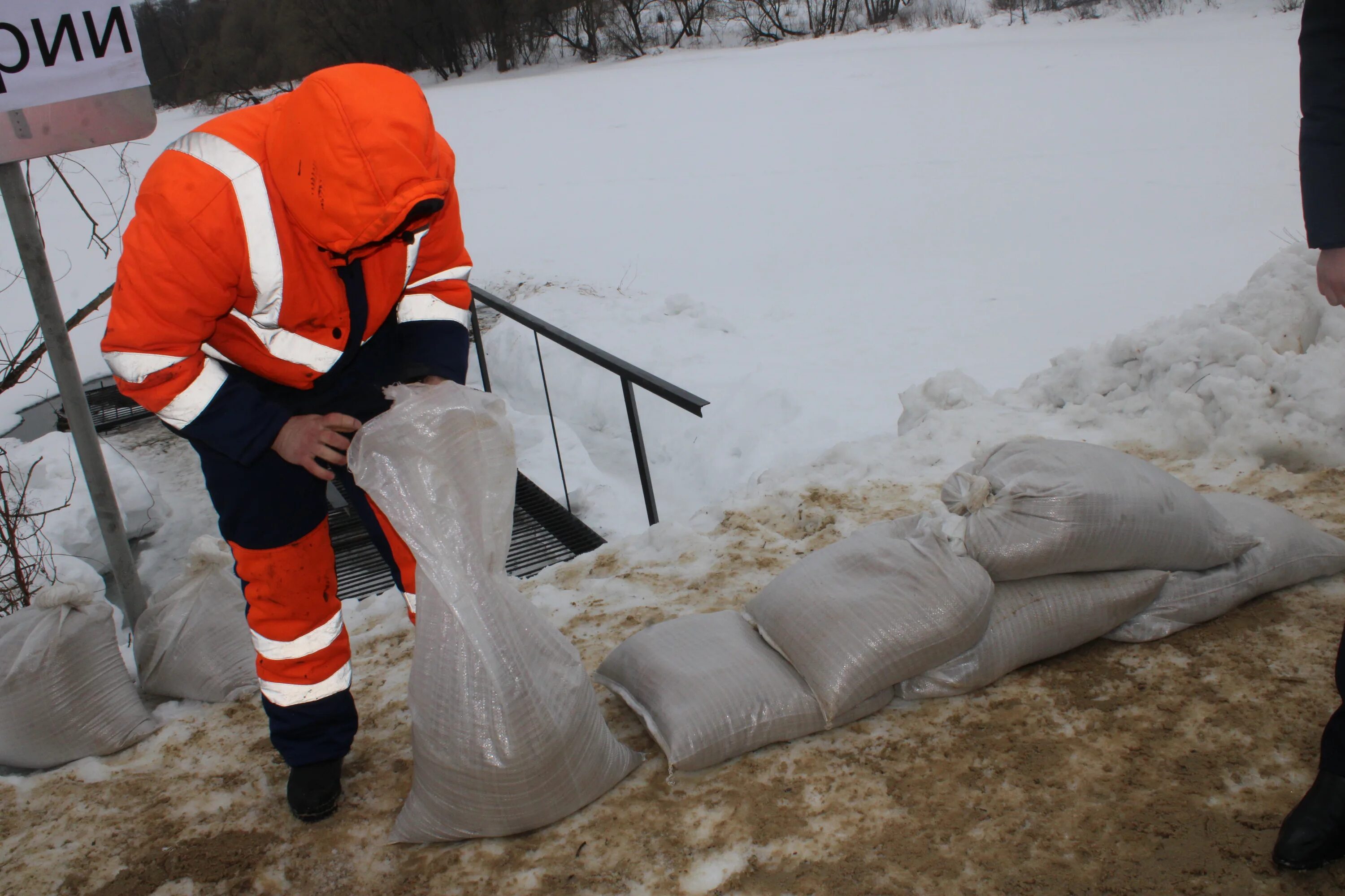 Паводок в калужской области сегодня. Половодье в Калуге. Паводок Калуга. В Калуге половодье 2013 года. Наводнение в Калужской области.