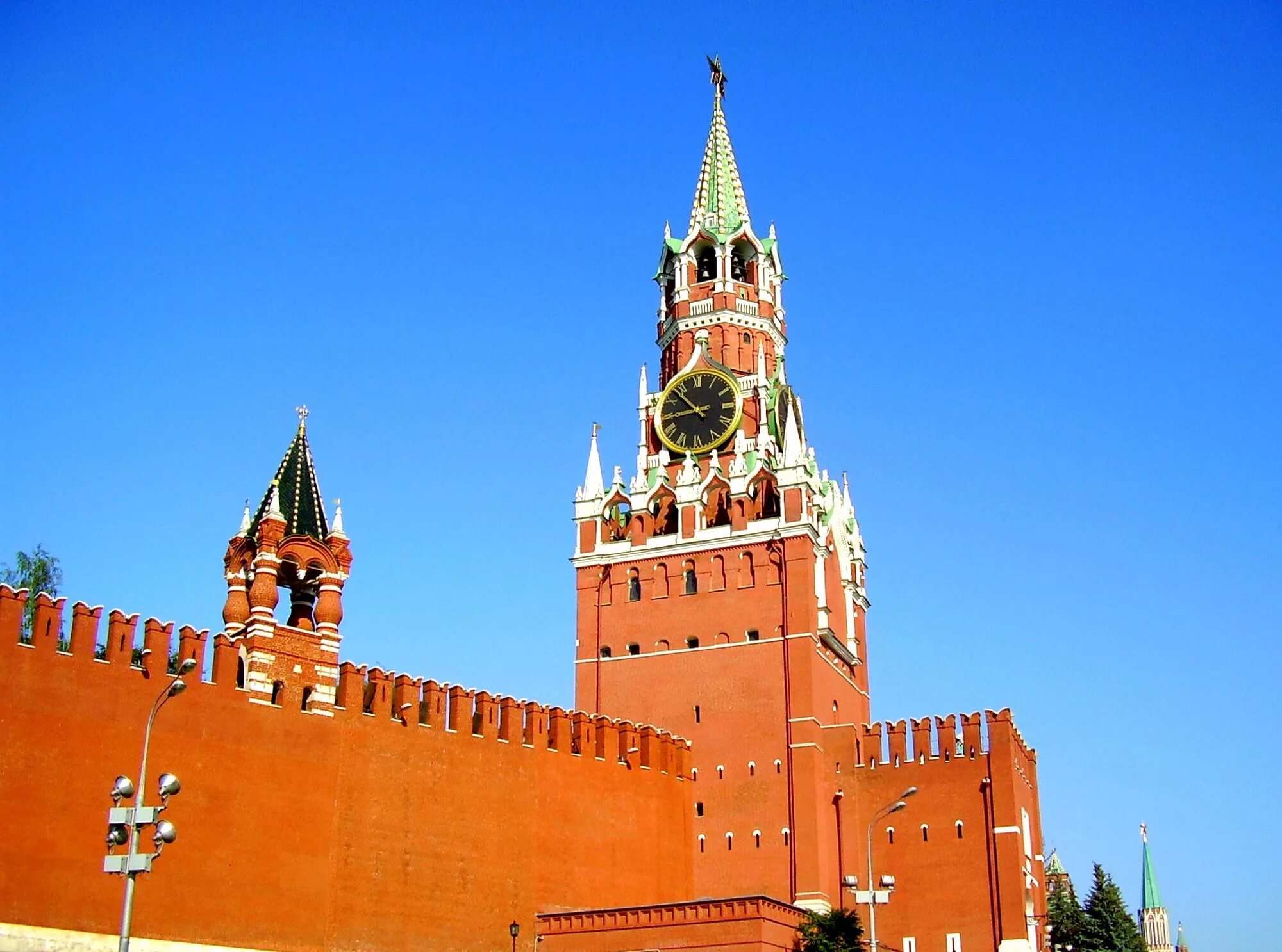 Горит башня кремля. Спасская башня кремля. спасская (фроловская) башня. фроловская башня московского кремля. спасская башня москвоскогкремля.