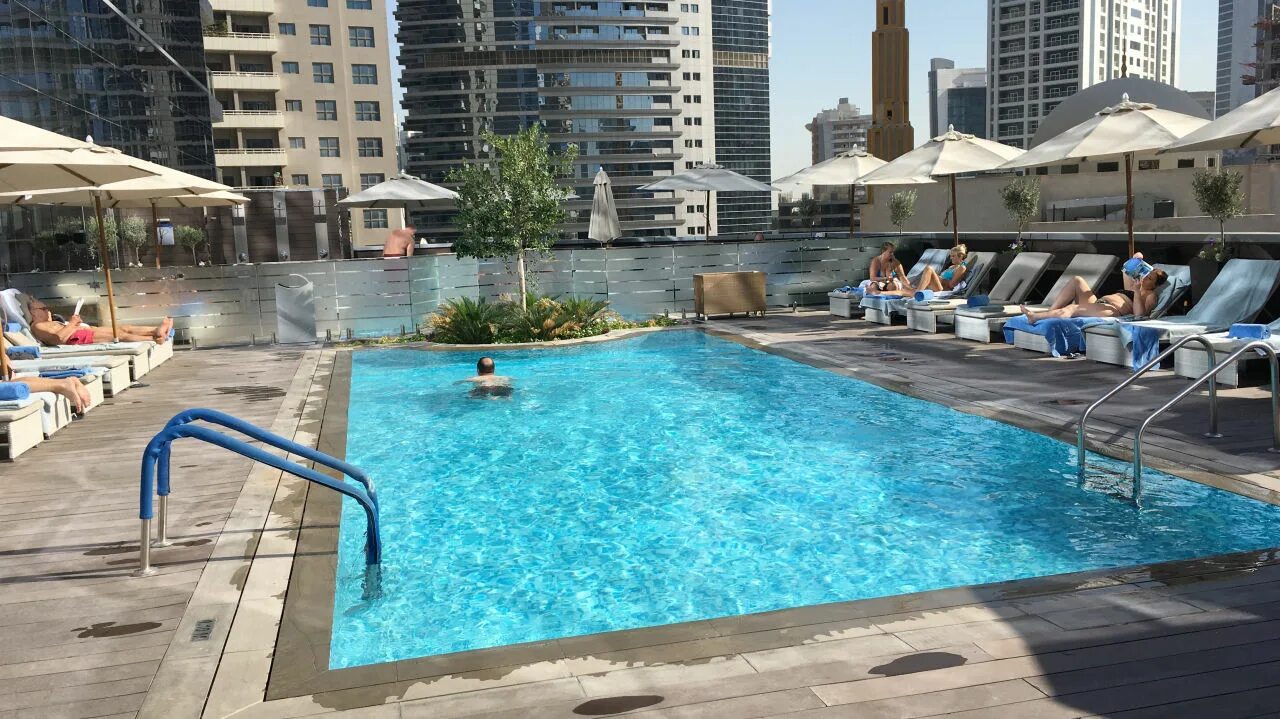 Tryp by wyndham barsha heights. Tryp by Wyndham Barsha heights 4* Аль-барша, Дубай. Tryp by Wyndham Dubai бассейн. Ramada by Wyndham Barsha heights 4. Трип бай Виндхам Дубай 4.