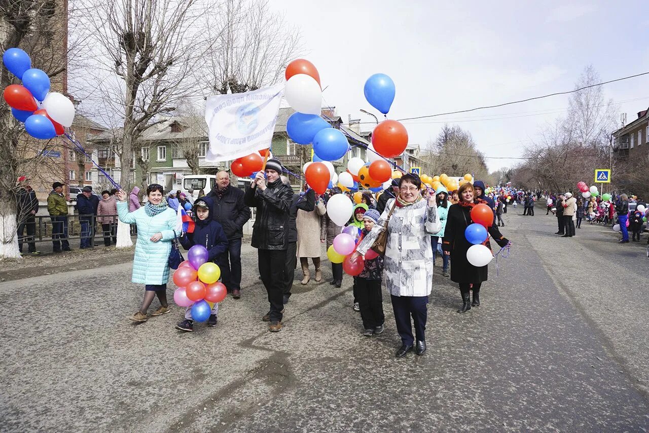 Погода в ревде сегодня. Ревда 1 мая демонстрация 2022. С праздником Первомая. Празднование Первомая. Колонна на 1 мая.