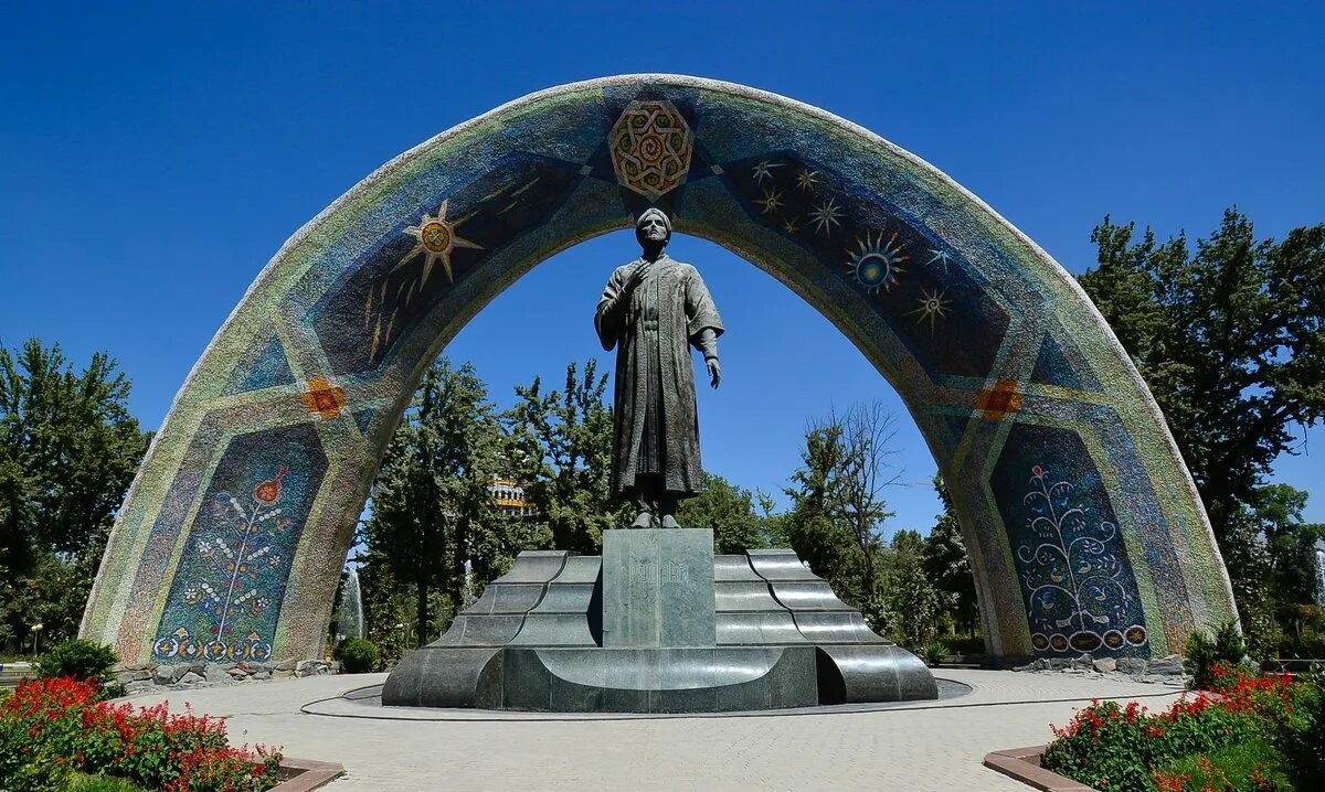 Памятник Рудаки. Парк Рудаки Таджикистан. Парк Рудаки в Душанбе. Душанбе памятник Рудаки Таджикистан.