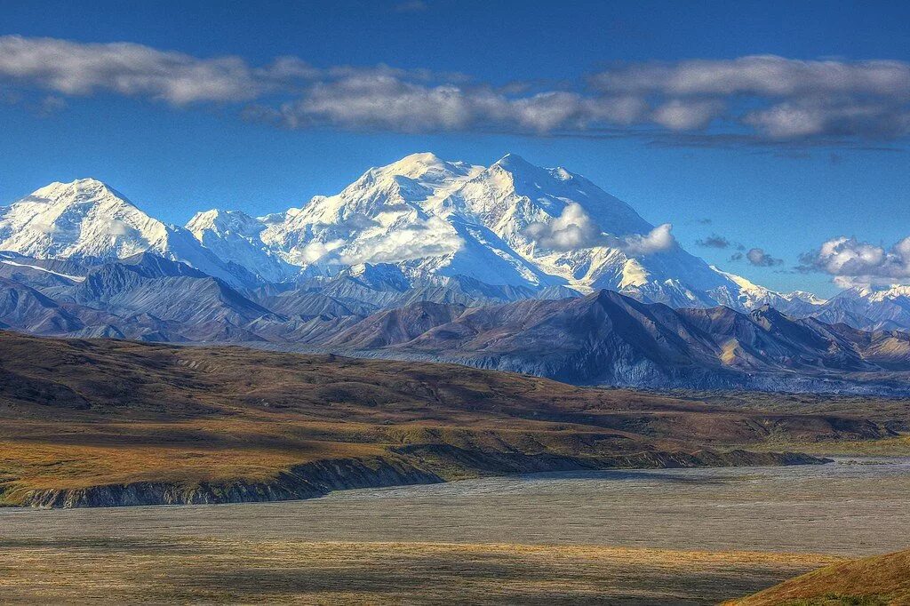 Самые большие горы в северной америке. Гора Денали (Мак-Кинли). Северная Америка-гора Мак-Кинли, Аляска. Гора Маккинли Аляска. Гора Денали Северная Америка.