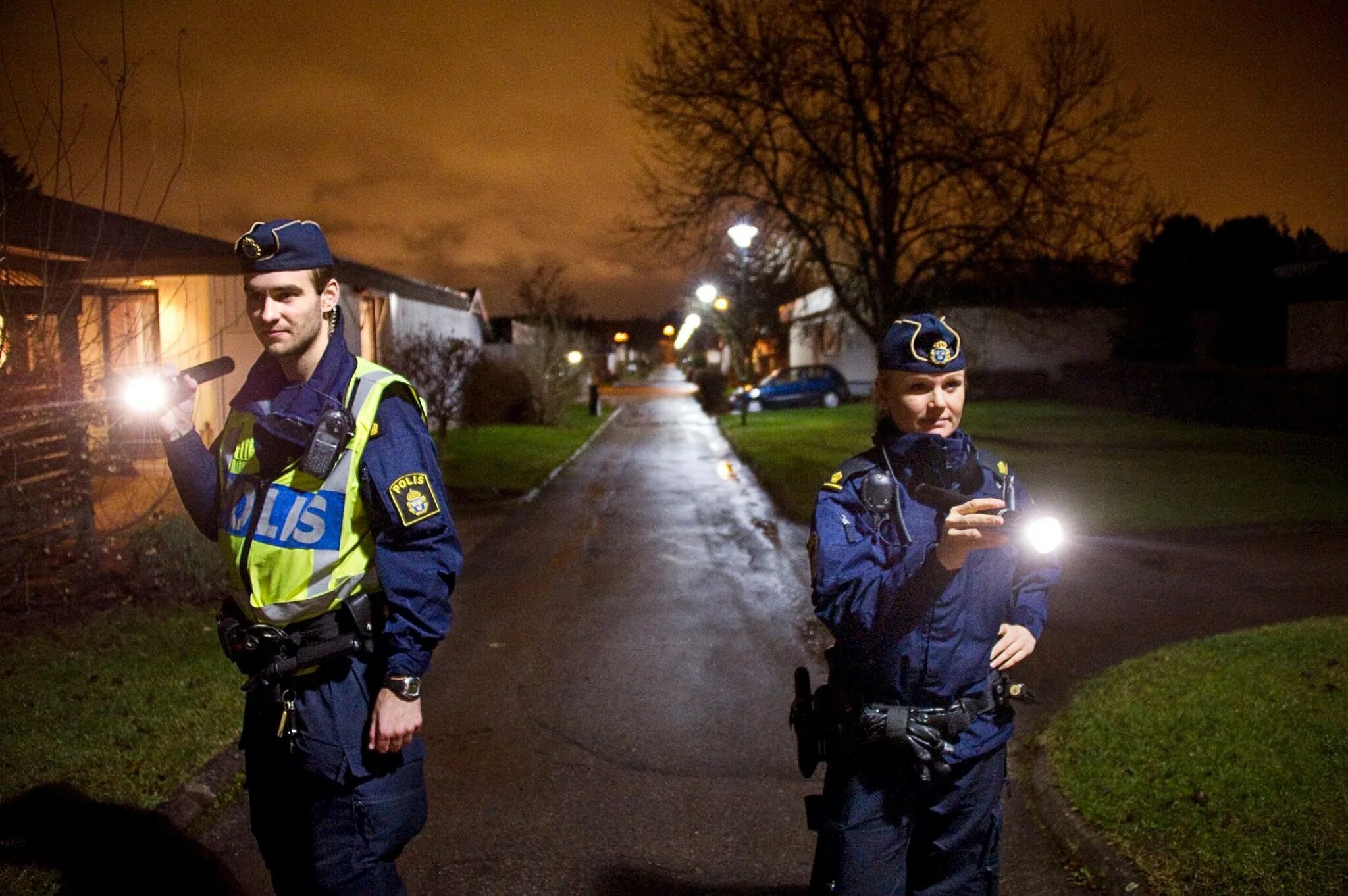 Дорожная полиция Швеции. Полицейский фонарик. Полиция картинки. Policeman swear