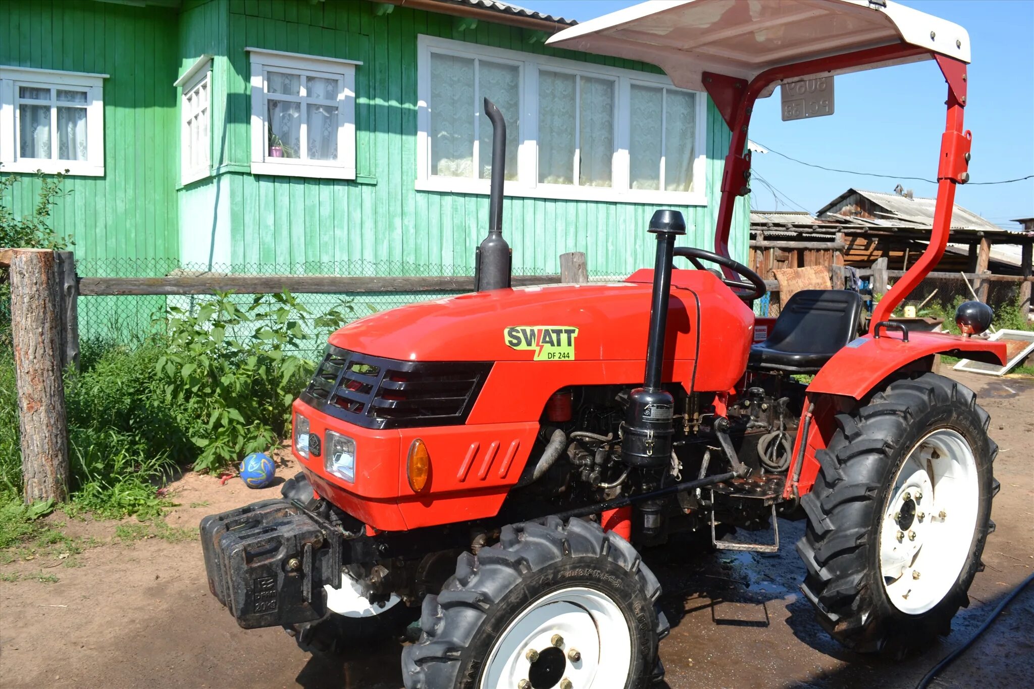 Купить минитрактор москва и область. Трактор мини Kubota df244 с куном. Мини трактор Галант. Минитрактор Феншоу 180. Минитрактора до 150 тысяч рублей.