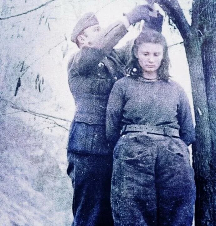 Женщины военнопленные 1941 год. Советские женщины в плену. Пленные советские женщины. Пленные советские женщины-военнослужащие. Пленные советские женщины.