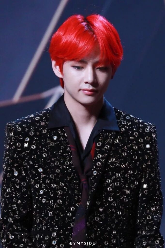 Bts red. Тэхен бтс с красными волосами. Bts jungkook gif. Bts red. Бтс красные волосы техён.