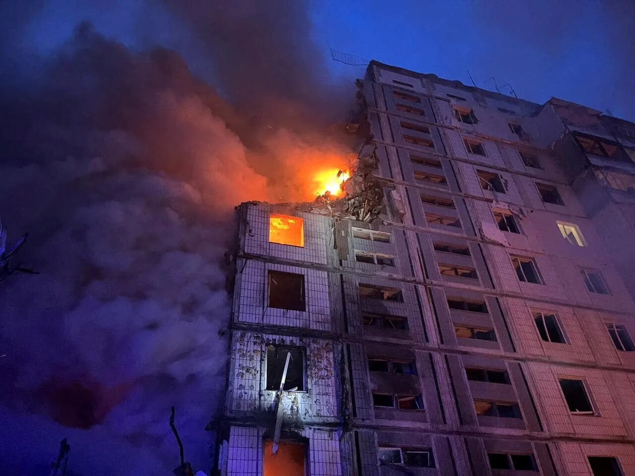 Что случилось 5 октября 1992. Многоэтажка. Взрыв здания. Взорванное здание. Девятиэтажный дом.