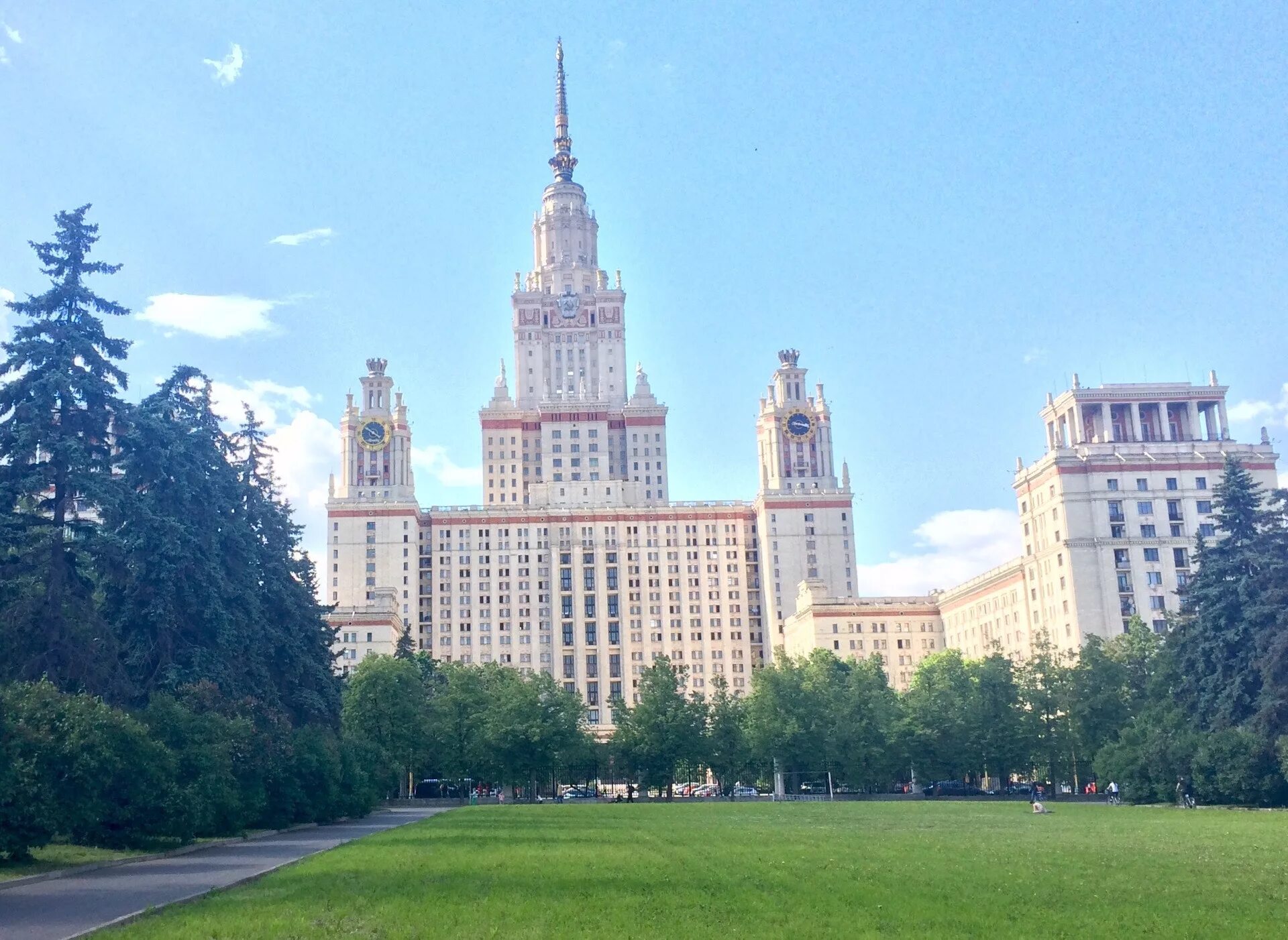 Площадь мгу. Московский государственный университет имени м.в.Ломоносова，МГУ. Московский Ломоносовский университет. Университет Ломоносова в Москве. Главное здание МГУ им. м.в. Ломоносова.