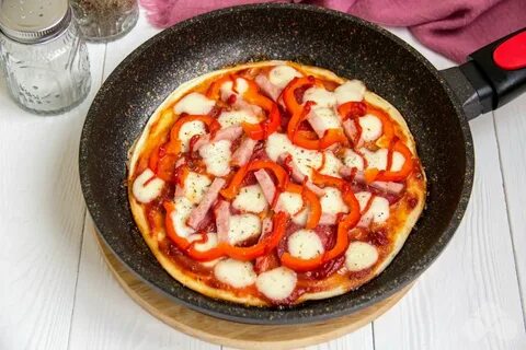 Быстрая пицца на сковороде без сметаны