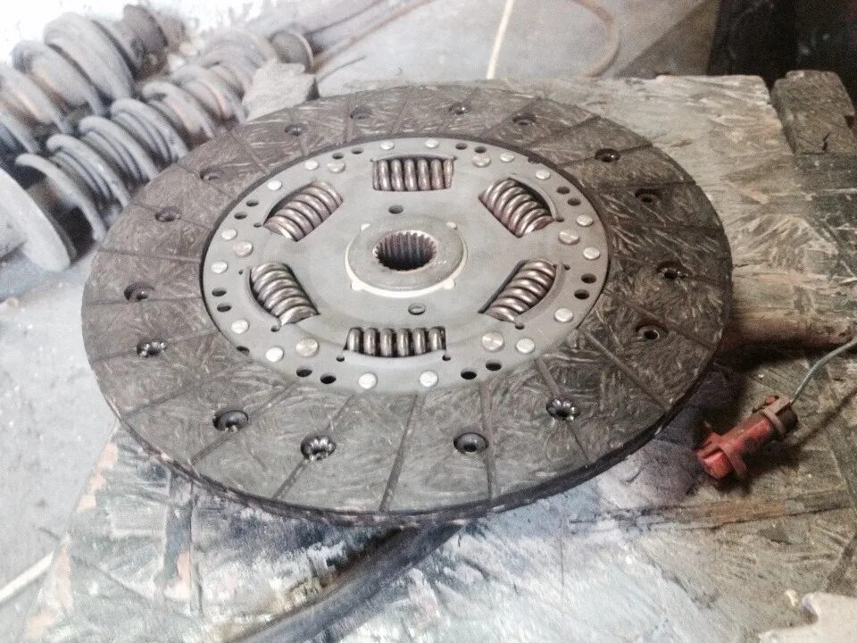 Диск сцепления ауди а6 с5 2. 6. Диск сцепления ауди а6 с5 2. Диск сцепления audi. По этапное сцепление от ауди 100.