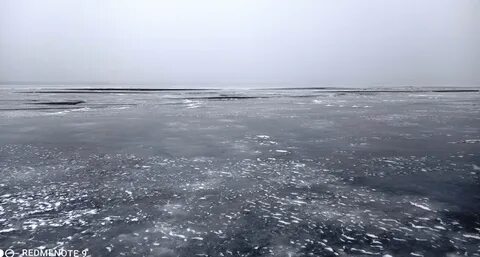 Безумная горка на берегу финского залива ледяная